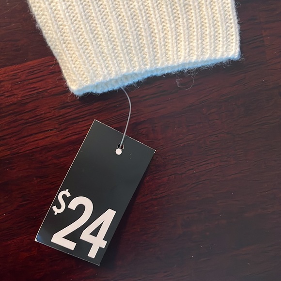 NWT Christmas Sweater with Fuzzy Cat and Bell - Picture 4 of 7